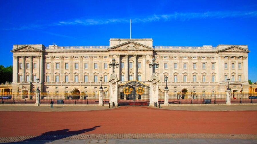 London: Buckingham Palace & Changing of the Guard Experience - Key things you will notice on this royal walk