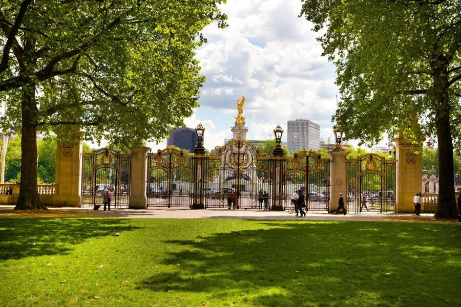 London: Buckingham Palace & Changing of the Guard Experience - Why this walk feels different from a basic palace photo stop