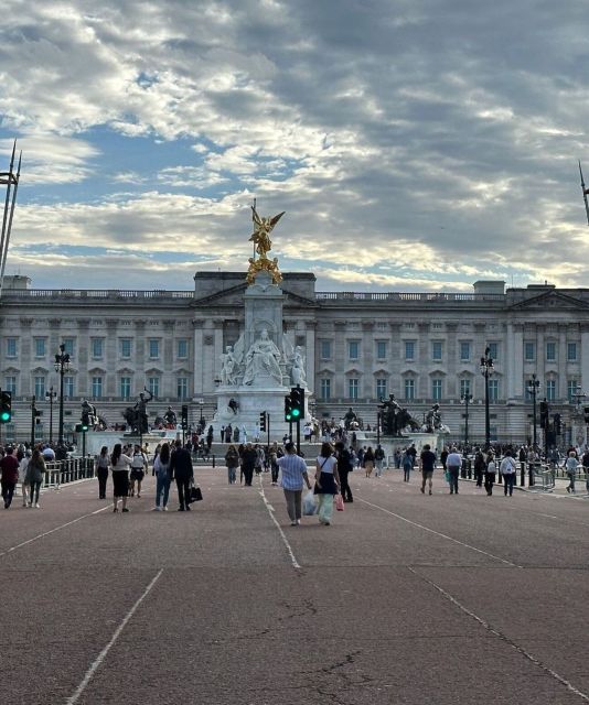 London: Buckingham Palace & Westminster Guided Walking Tour - Trafalgar Square and Nelson’s Column, where London gathers its attention