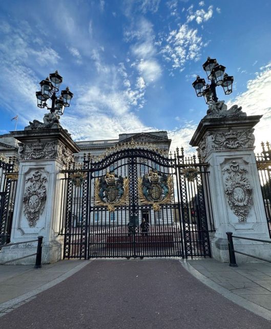 London: Buckingham Palace & Westminster Guided Walking Tour - From Buckingham Palace to St James’s Palace, the Mall’s royal processional vibe
