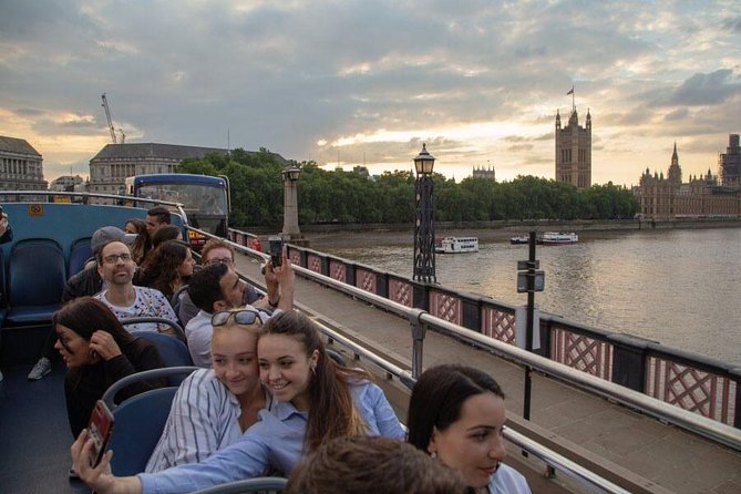 London by Night Sightseeing Open Top Bus Tour with Live Guide - What You See on the Route: Buckingham Palace, Trafalgar Square, Piccadilly, and More