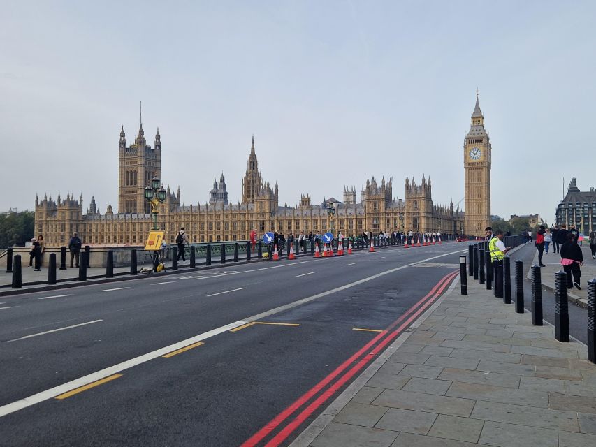 London by taxi: Highlights Tour in a real London Black Cab. - Key highlights you will feel right away