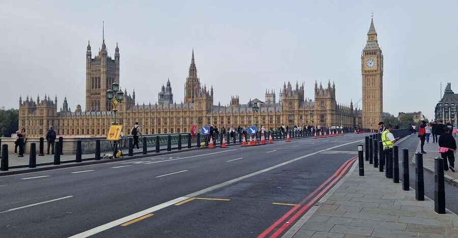 London by taxi: Highlights Tour in a real London Black Cab. - A black cab style highlights loop that keeps London from feeling random
