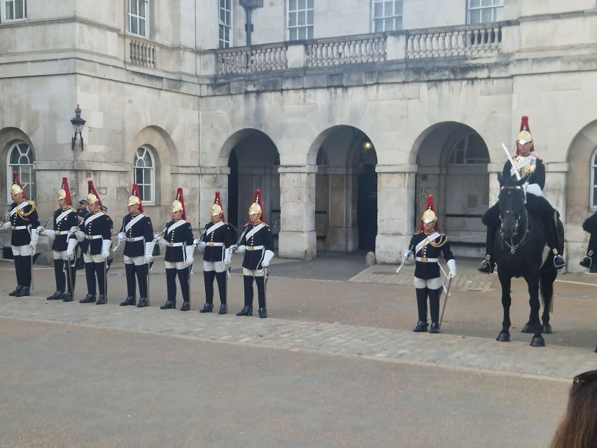 London by taxi: Highlights Tour in a real London Black Cab. - Westminster big hits: Saint Paul’s, the Big Ben area, and Buckingham Palace