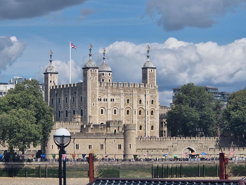 London by taxi: Highlights Tour in a real London Black Cab. - Beatles, Sherlock Holmes, and Abbey Road stops that feel like a real London story