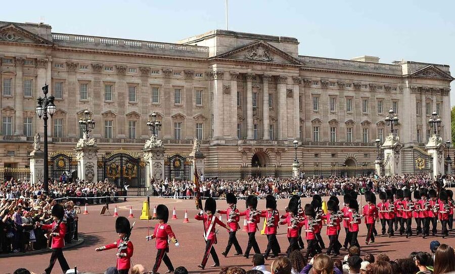 London: Changing of the Guard and Royal Palaces Walking Tour - Clarence House pass-by: a modern royal home within the same walk