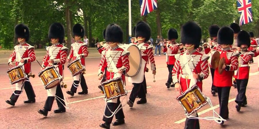 London: Changing of the Guard Guided Tour Experience - Where to Watch: Best Viewpoints for the Guard Ceremony