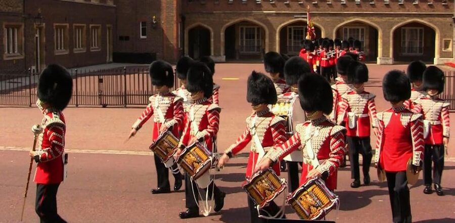 London: Changing of the Guard Guided Tour Experience - Meeting in Green Park, Right by Diana’s Fountain