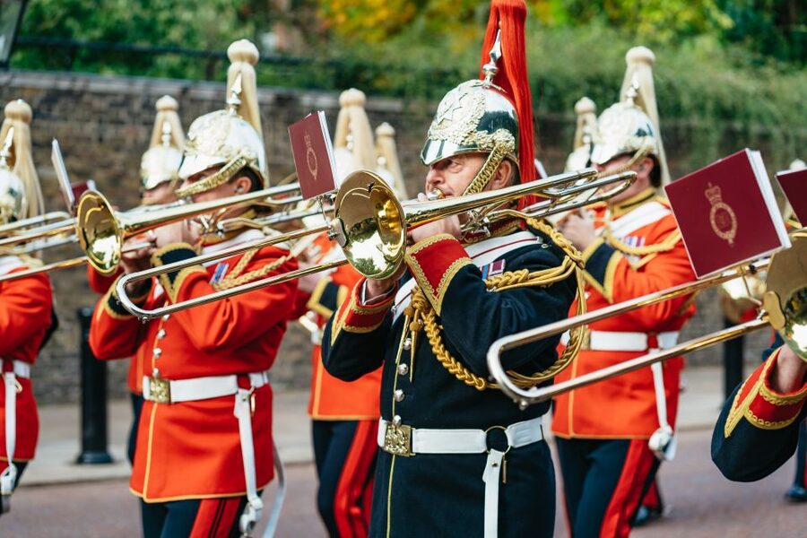 London: Changing of The Guard Tour - Photo strategy and viewing logic, how you avoid the worst crowds