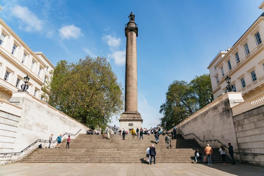 London: Changing of the Guard Tour by Buckingham Palace - Walking the ceremony route: seeing more than one blocked view