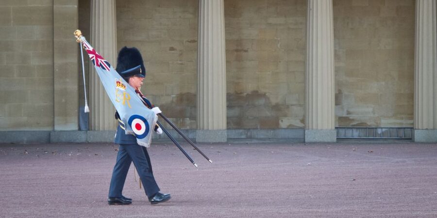 London Changing of the Guard Tour - Front Row 12 guests 2,5h - St James’s Palace and Clarence House, the Royal Backdrop
