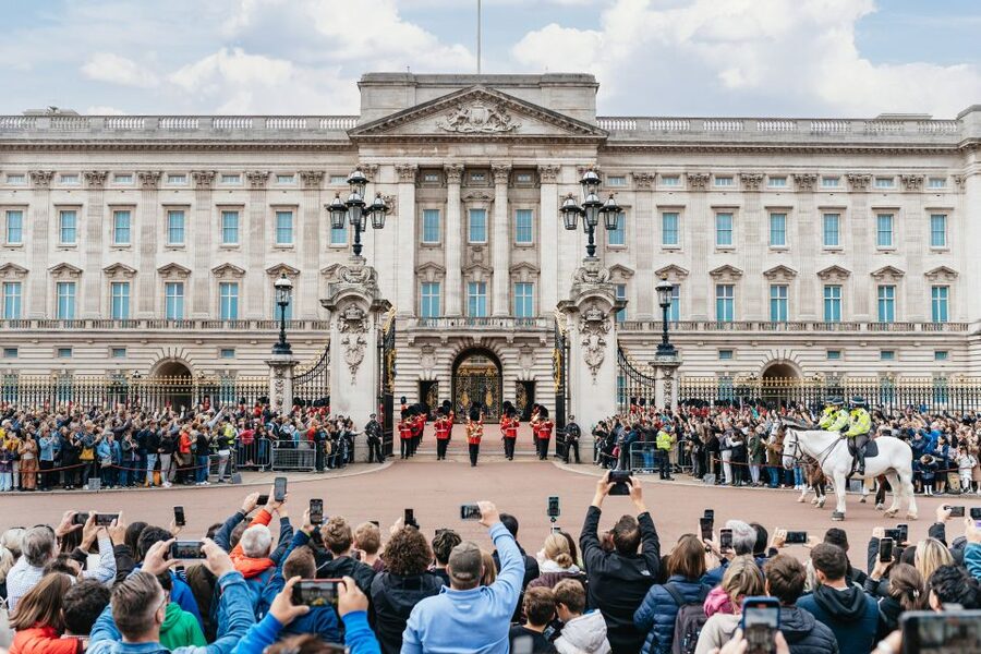 London: Changing of The Guard Tour - The exact route, why each stop matters
