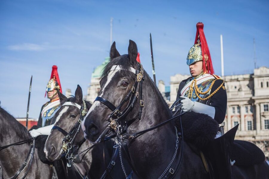 London: Changing of the Guard Walking Tour - Entering the ceremony from Piccadilly Circus (and why that matters)