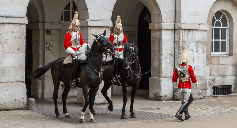 London: Changing of the Guard Walking Tour with Small Group - Price and value: is $25 a fair deal for 2 hours?