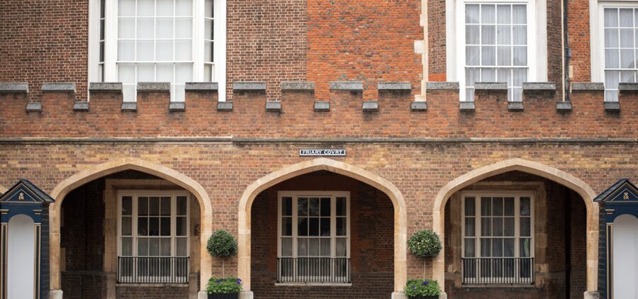 London: Changing of the Guard with a an APP - Friary Court and St James’s Palace context, without needing a guide