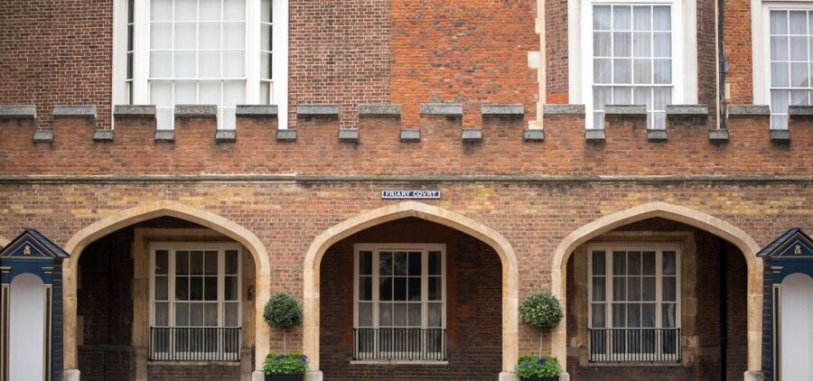 London: Changing of the Guard with a an APP - The mini-guard change, the detail most people miss