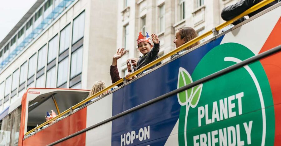 London: Children's Open Top Bus Tour - Trafalgar Square: The Big Welcome Spot for First Timers
