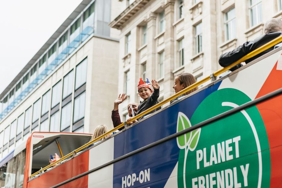 London: Children's Open Top Bus Tour - Westminster Abbey and the Parliament Streets: Big Moments Without Big Waiting