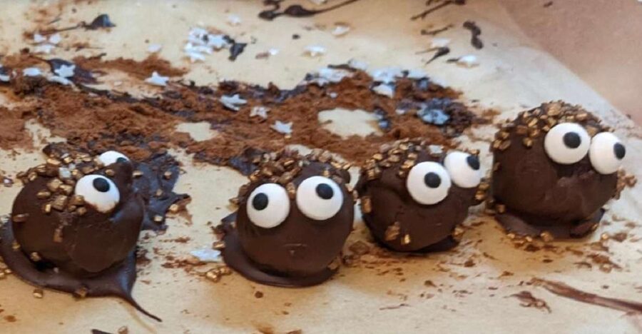 London: Chocolate Truffle-Making Workshop - Where to Meet Cook and Craft Collective (Reception Area Timing)