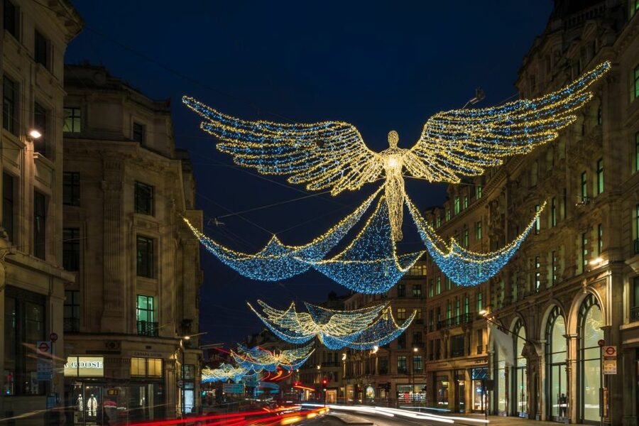 London: Christmas Eve City Tour with Dinner & Midnight Mass - London by night, from Westminster to the Tower in one smooth sweep