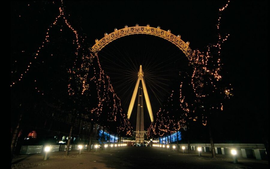London: Christmas Eve City Tour with Dinner & Midnight Mass - Who should book this tour, and who should think twice