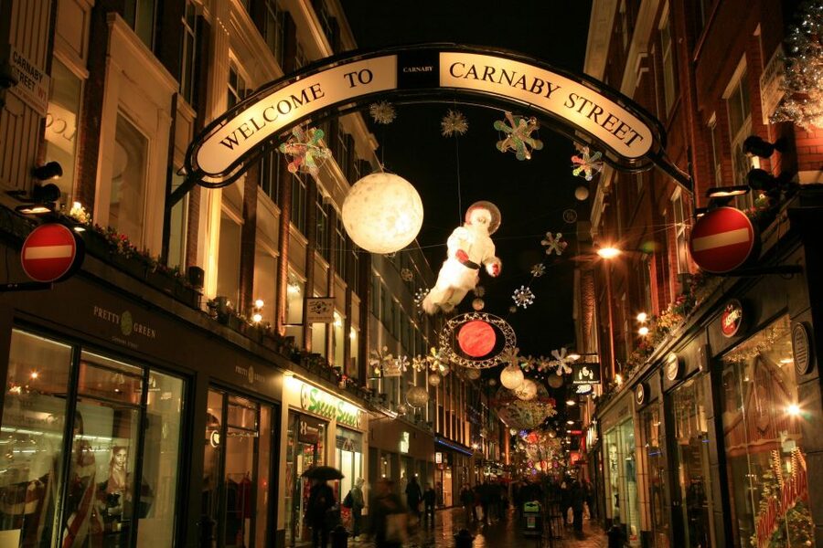 London: Christmas Eve City Tour with Dinner & Midnight Mass - Covent Garden Christmas dinner, good comfort with a tight clock