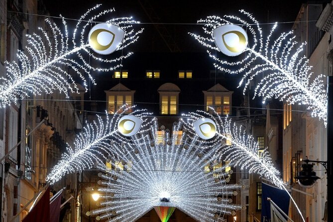 London: Christmas Lights Guided Walking Tour - Trafalgar Square Christmas Market and the Norway tree moment