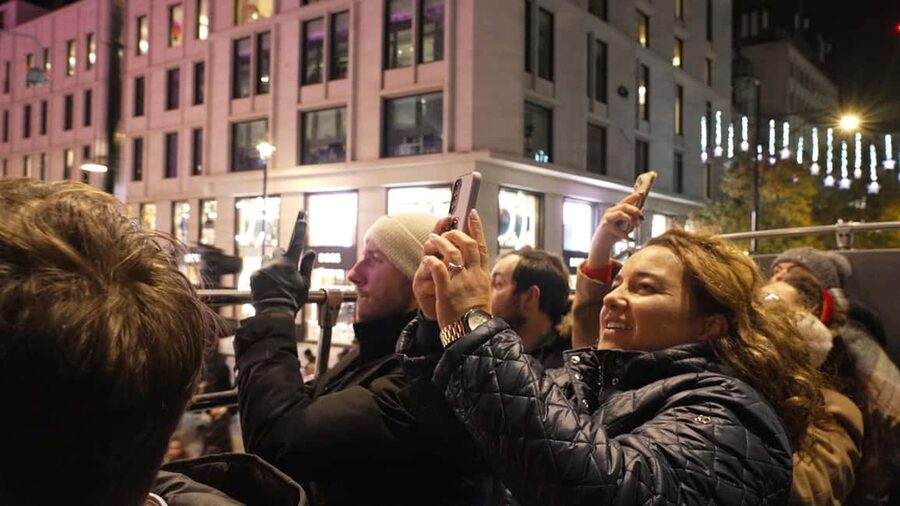 London: Christmas Lights Nighttime Bus Tour with Live Guide - Live Guide Commentary: Where the Tour Earns Its Magic