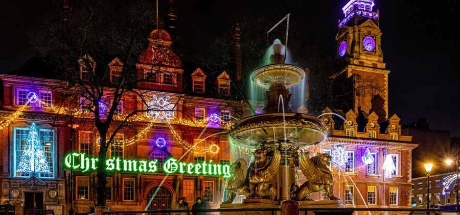 London: Christmas Lights Self Guided Walking Tour - Trafalgar Square Christmas Tree: Your Big Wow Pause in the Middle of the Loop