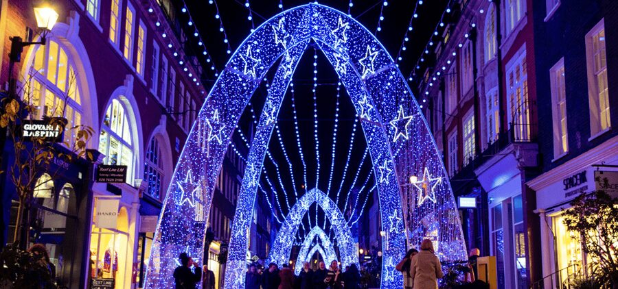 London: Christmas Lights Self Guided Walking Tour - Starting on the Strand: Set Yourself Up for an Easy, Festive First Hour