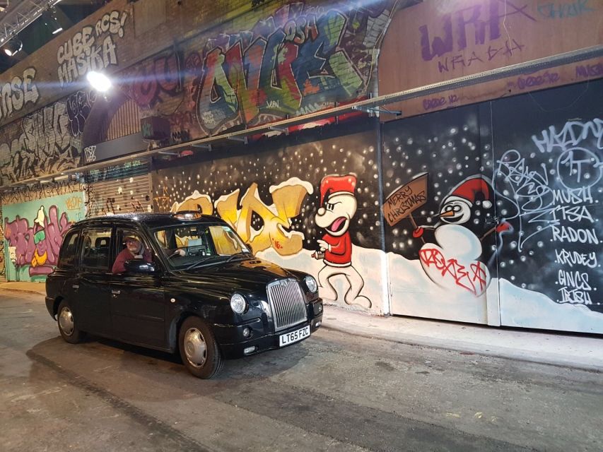 London: Christmas Lights Tour in a Black Cab - Live guide commentary: the stories that make the night stick