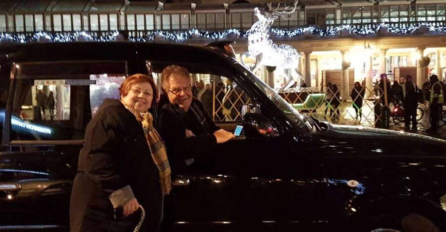 London: Christmas Lights Tour in a Black Cab - The 2.5 hour timing: pickup, photo stops, and how not to feel rushed