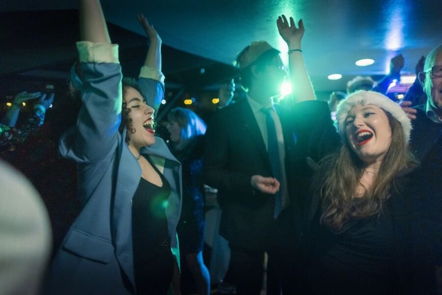 London: Christmas Party Dinner Cruise - The 3-Course Festive Meal: What You Actually Get