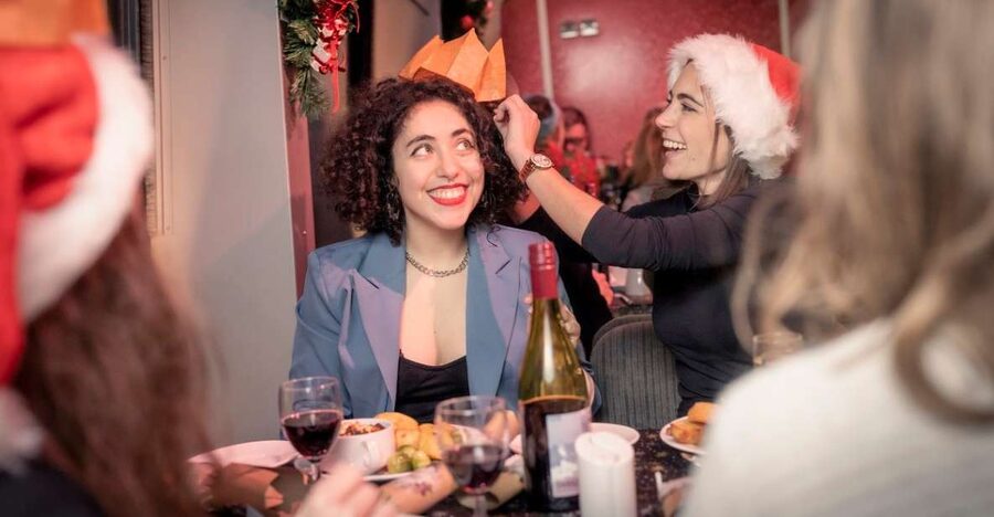 London: Christmas Party Dinner Cruise - Dress Code and Seating: How the Room Will Feel