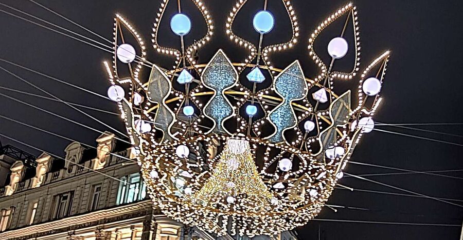 London Christmas Sparkle Walking Tour Small Group - Mayfair and Bond Street: Haute Couture Windows and a Big Dose of Glam