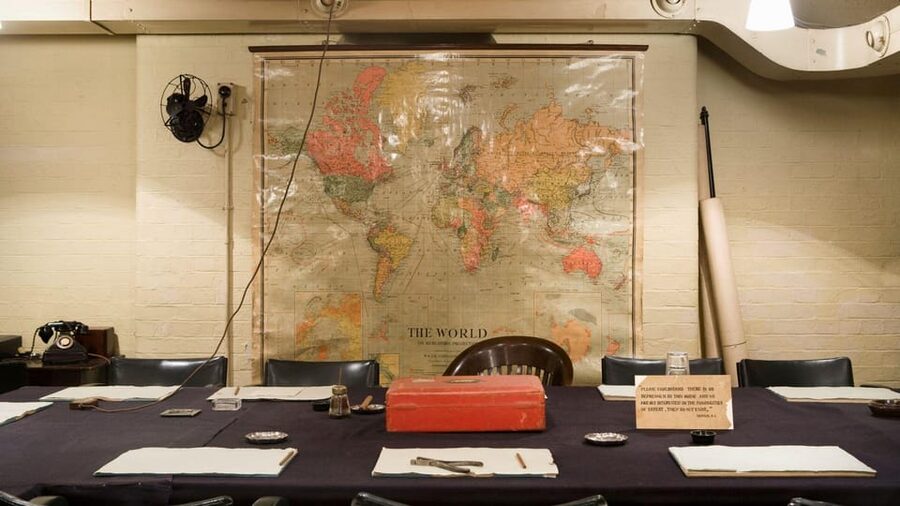 London: Churchill War Rooms Ticket & Political London Audio - Audio guide setup: QR code, headphones, and languages