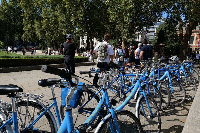 London Classic Landmarks Bike Tour with Local Guide - Lincoln’s Inn Fields and the legal district, where London has a different mood