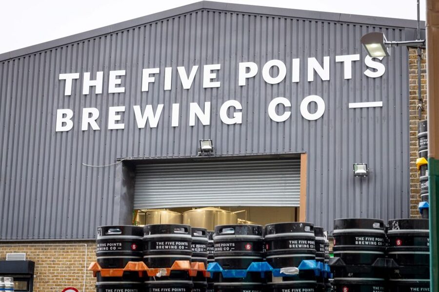 London: Craft Brewery Tour with Tasting of 4 Beers - Your 1.5-hour flow: check in at the bar, tour the brewhouse, taste on the mezzanine