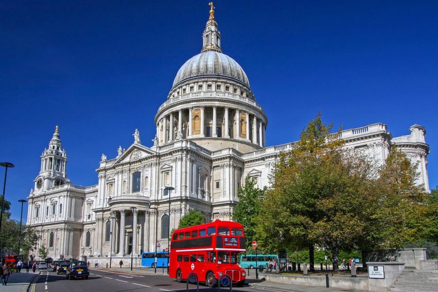London: Crown Jewels Tour with River Cruise - Meeting at Evan Evans Tours, then heading straight to St. Paul’s