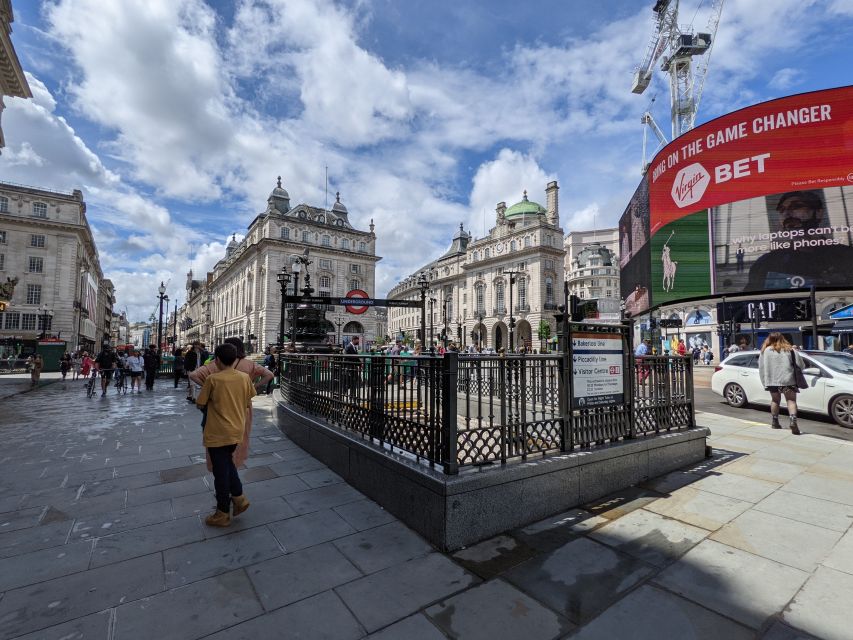 London: Custom Private Tour by Car - The Thames Side Loop: London Bridge, Mayfair, and Tower of London