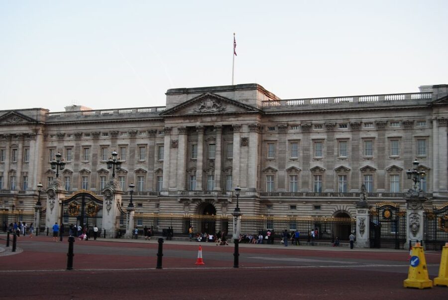 London: Customizable Walking Tour with Private Guide - Big Ben and the Houses of Parliament views, plus what you should actually look for