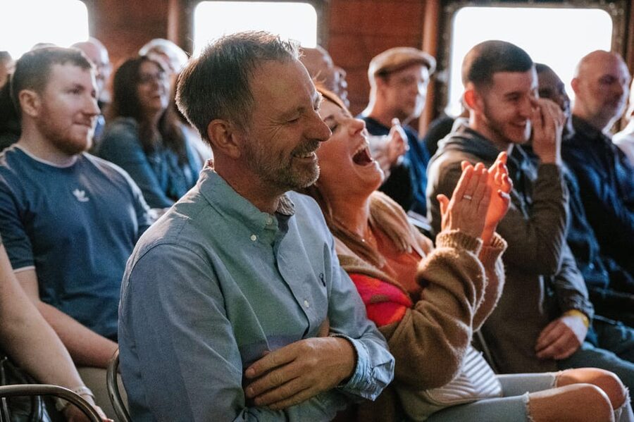 London: Dark Comedy on Iconic Battersea Barge - Choosing the best time: Wednesday and Thursday nights vs Sunday doors