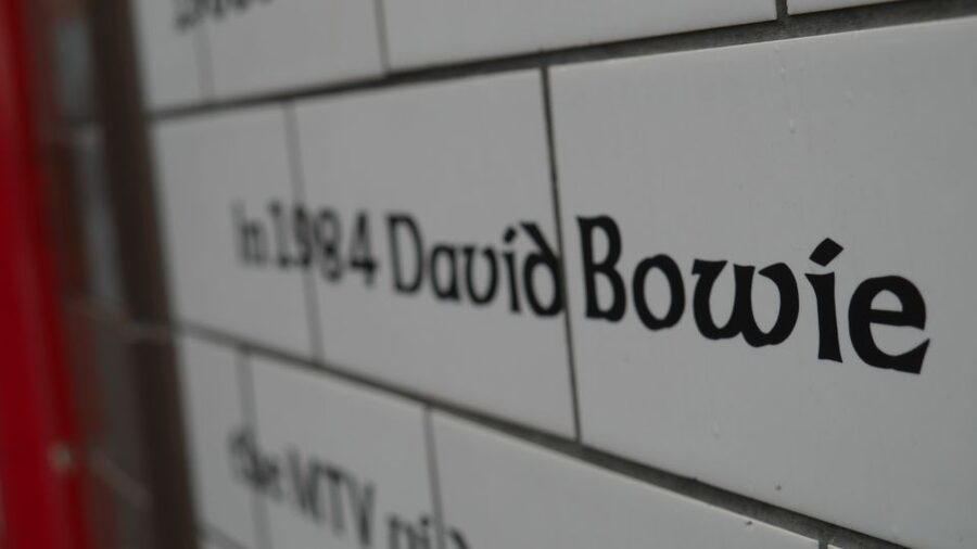 London: David Bowie Walking Tour - Where thousands mourned him, and the feeling of London after death