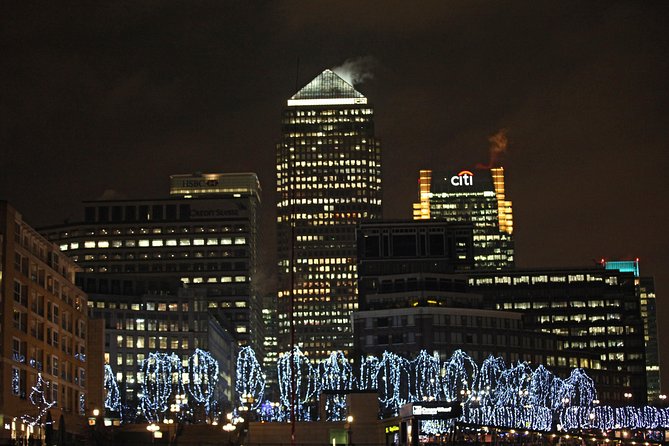 London Dinner Cruise on the Thames River - Dinner and the show: live music, dancing, and how to manage noise