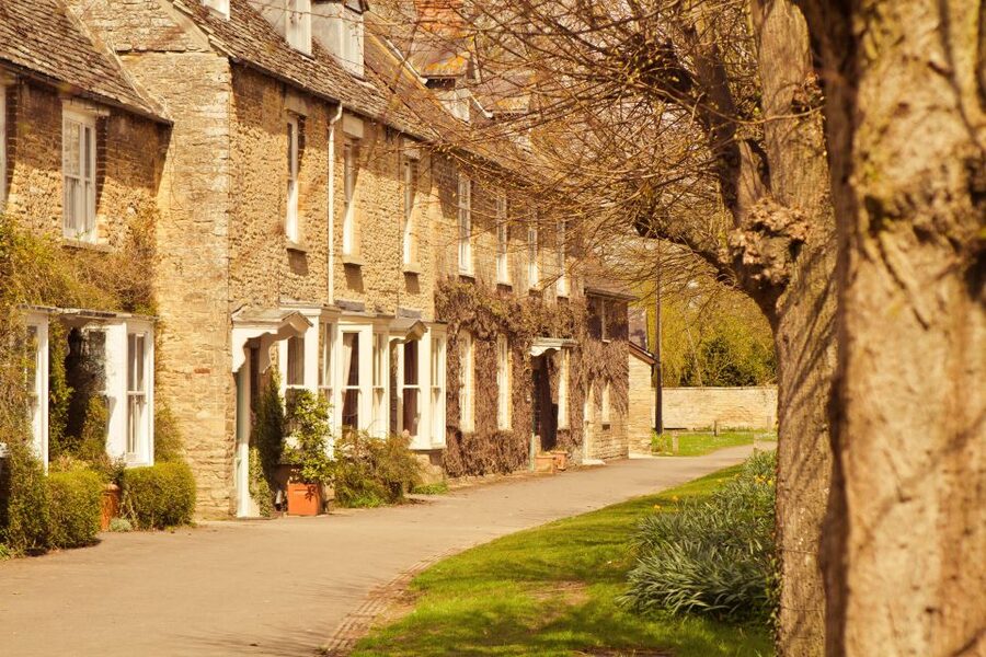 London: Downton Abbey, Cotswolds, and Highclere Castle Tour - Cogges Manor Farm, Yew Tree Farm scenes and the filming lesson you can feel