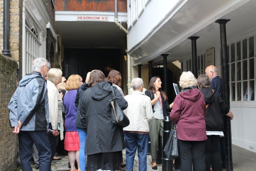 London: Downton Abbey Guided Walking Tour - Anna and Bates in motion: tense London steps and retracing