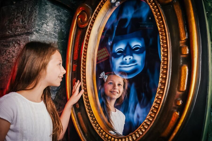 London: DreamWorks Shrek's Adventure Tour - The 70-Minute Setup: How a 4D Flying Bus Changes the Whole Experience