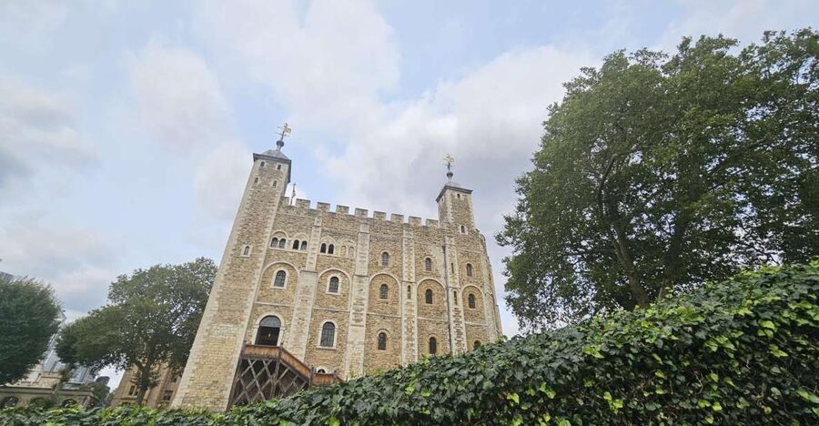 London: Easy Access Tower of London and Crown Jewels Tour - Crown Jewels in the Jewel House: timed entry and what to focus on