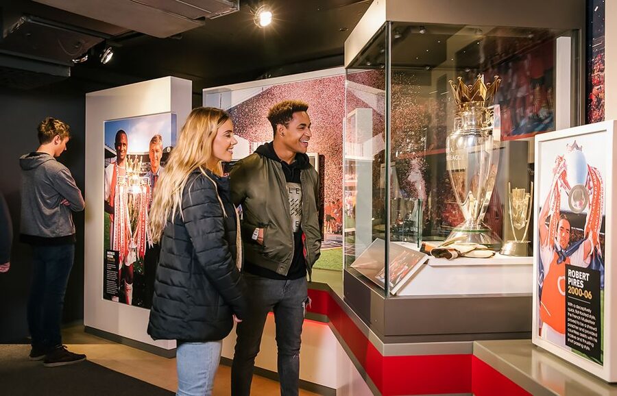 London: Emirates Stadium Entry Ticket and Audio Guide - Audio headphones, shirt-cam moments, and the tour camera