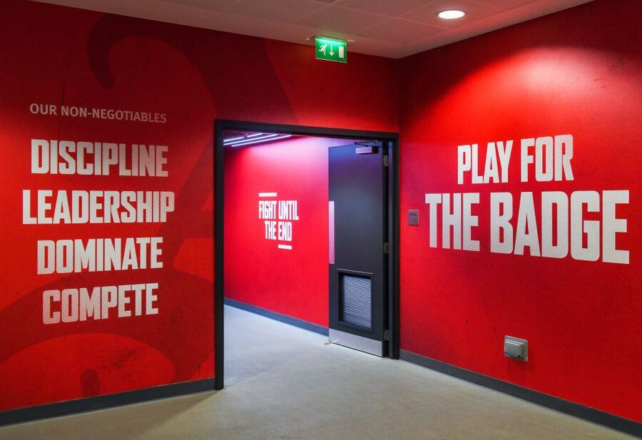 London: Emirates Stadium Entry Ticket and Audio Guide - Practical tips for photos, crowds, and pacing your 1.5 hours